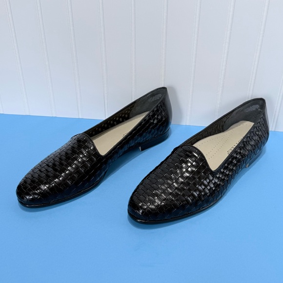 Women Black Trotters Liz Loafers size 11M - Picture 16 of 17
